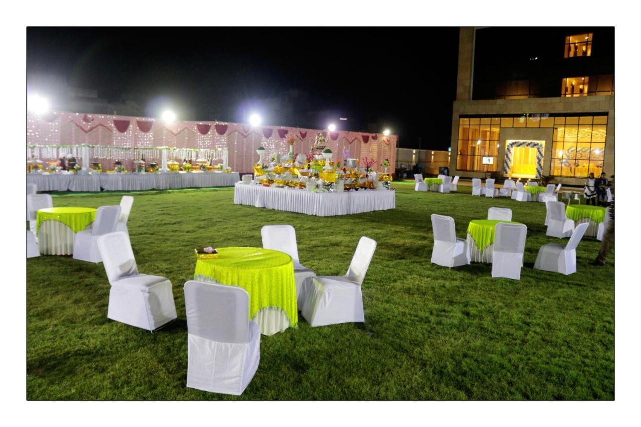 Hotel Grand Surya Kodarma Luaran gambar